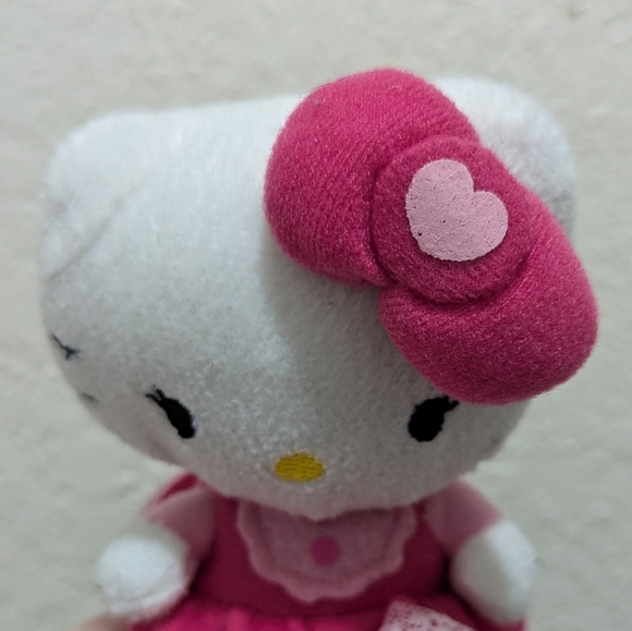 Hello Kitty Plush Doll - Picture 8 of 8
